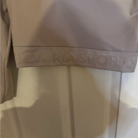 Victoria Secret Athletic Crop Top Long Sleeve Size XS 
EUC - Picture 3 of 7